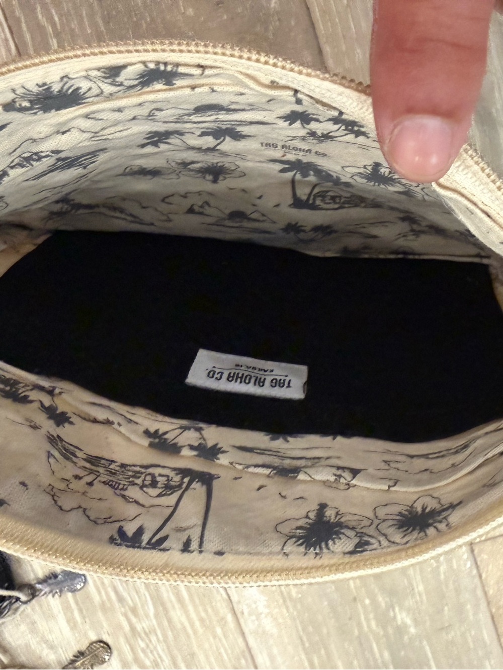 Whole Foods Market Tag Aloha exclusive to Hawaii black mug & zip clutch NWT - Picture 12 of 12